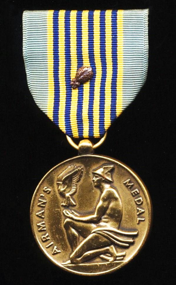 United States: Airman's Medal. With Bronze Oakleaf Cluster (early Vietnam War issue)