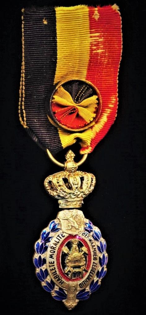 Belgium: Labour Decoration. 'Gold' grade (Decoration du Travail, classe 'Or' / Decoratie voor Arbeid, 'Goud' klasse). With silk rosette on riband