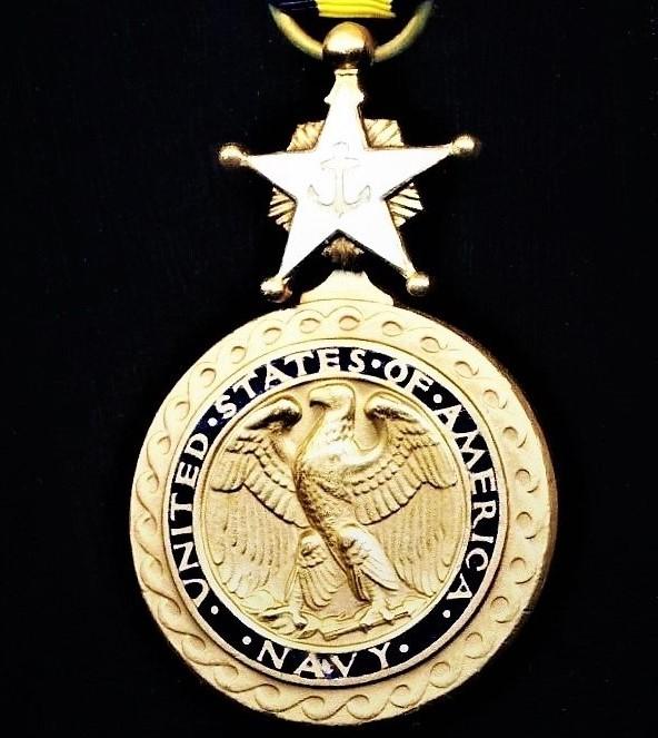 United States: Navy Distinguished Service Medal. Gilt and enamel (Post 1990 issue)