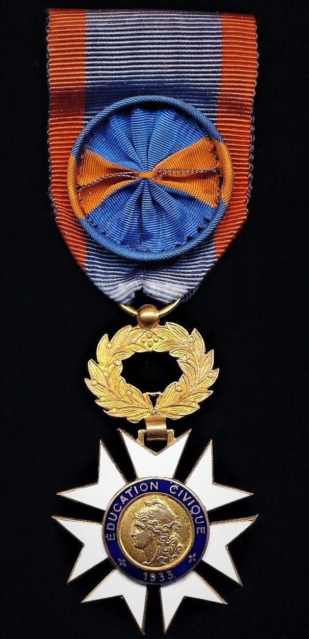Médaille Officier De L'Éducation Sociale - Décoration Française Vintage - Insigne (Réf. 158-48/P33)