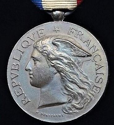 CUARTA REPUBLICA FRANCESA Médaille, Compagnie Des Messageries Maritimes La Bourdonnais Sup,fme 706173,a