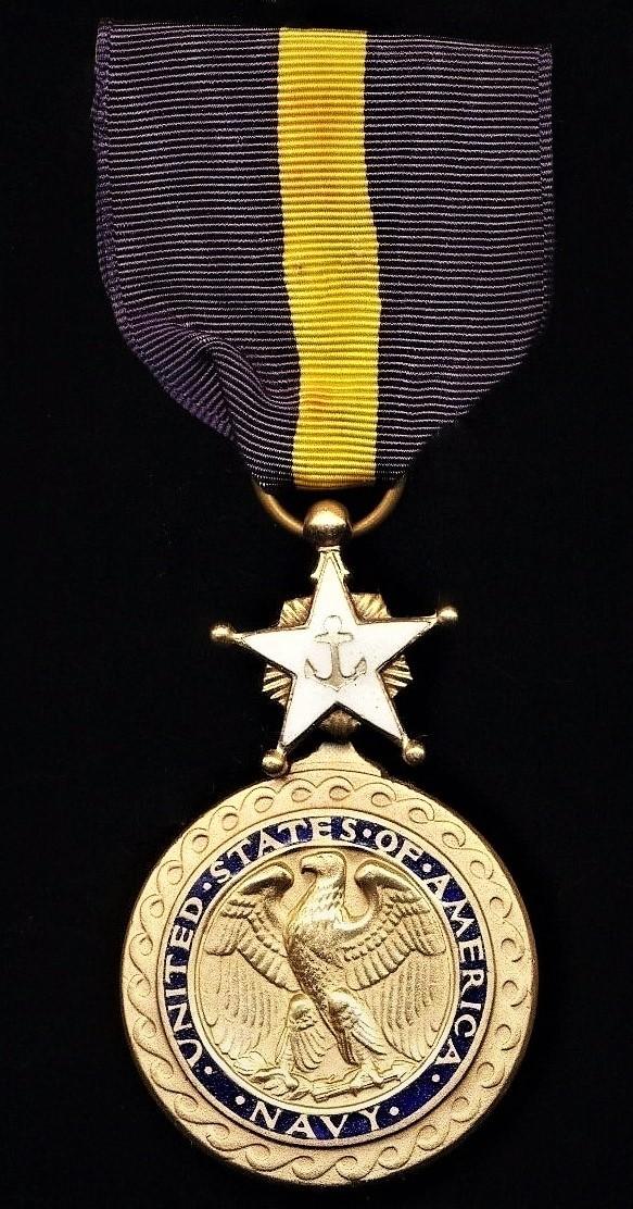 United States: Navy Distinguished Service Medal. Gilt and enamel (Post 1990 issue)