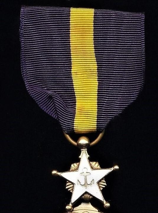 United States: Navy Distinguished Service Medal. Gilt and enamel (Post 1990 issue)