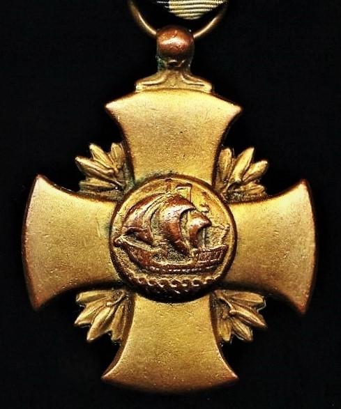 United States: Navy Cross. With further award 'Star' emblem