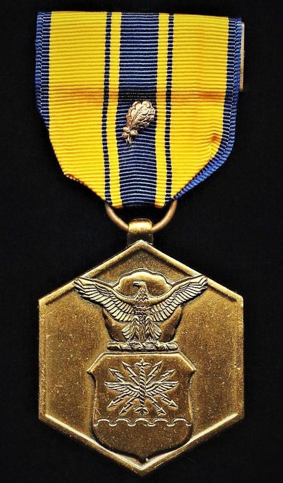 United States: Air and Space Commendation Medal. With bronze 'Oakleaf Cluster' on riband. Post 1990 issue