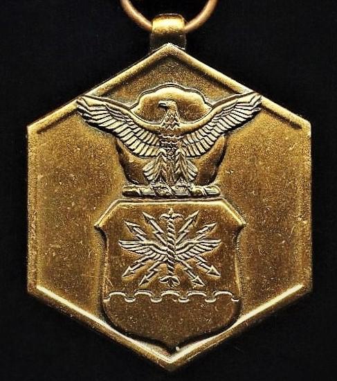 United States: Air and Space Commendation Medal. With bronze 'Oakleaf Cluster' on riband. Post 1990 issue