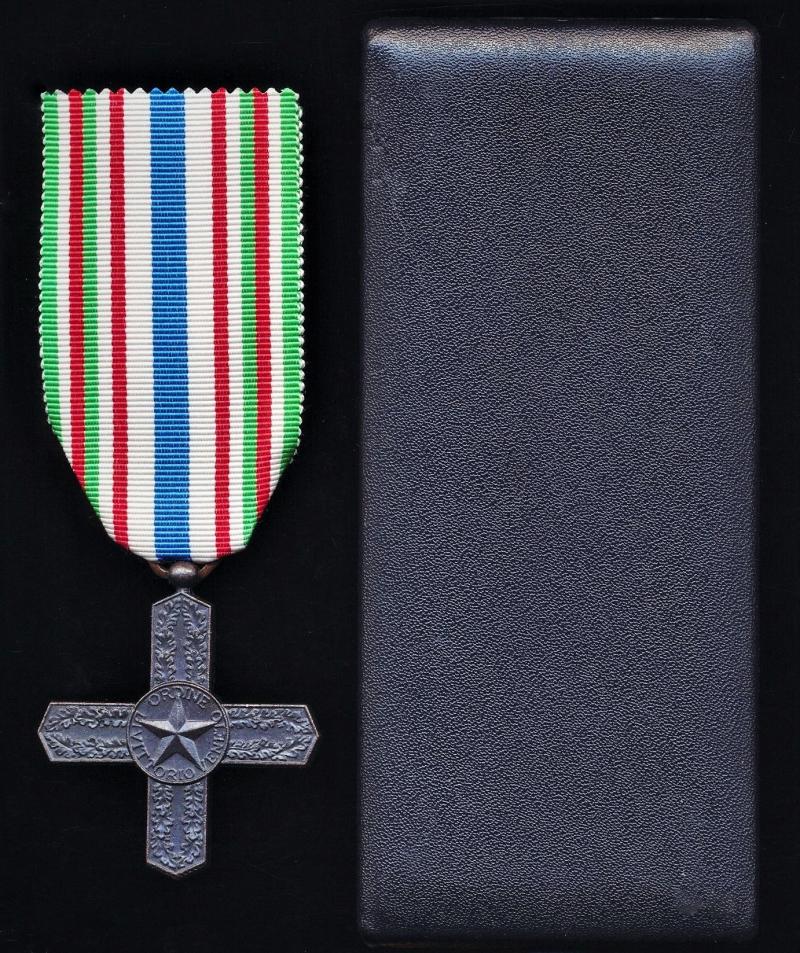 Italy (Republic): Order of Vittorio Venetto. Knight's breast badge