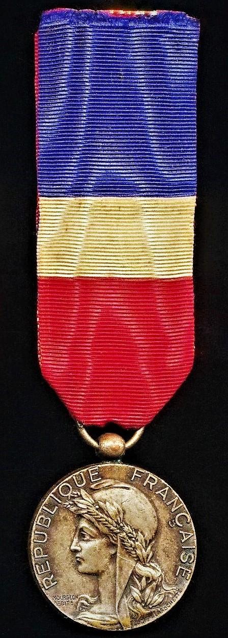 Medal of Honour of Labour (Medaille D'Honneur du Travail). Lucien Larochette design model. Silver grade (this silvered bronze metal