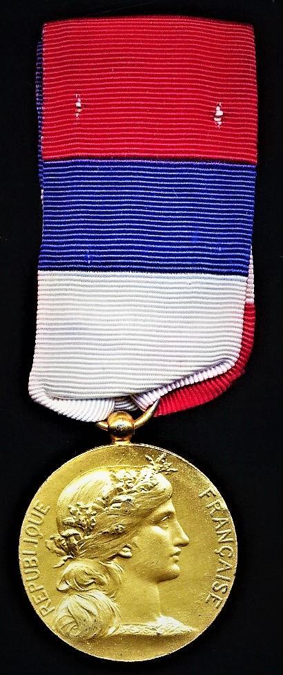 France: Medal of Honour for Civilian Workers of the Ministry of War (Medaille d'Honneur Terre). Gilt (Vermeil). 2nd Type medal. Named & dated (Mme M-L Impellizzeri 1973)