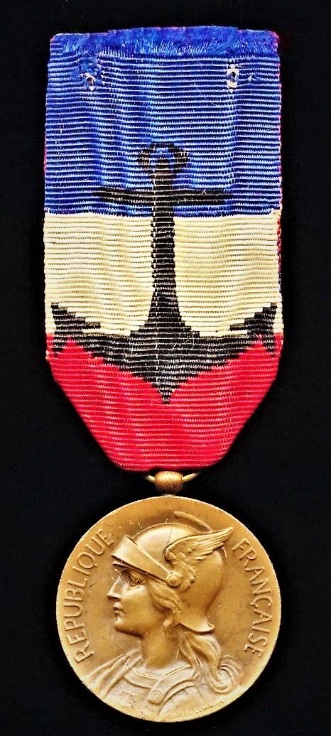 France: Medal of Honour for Non-Military Marine Personnel (Medaille D'Honneur pour le Personnel non militaire de la Marine). Bronze. Named & dated (A. Gueit 1967)