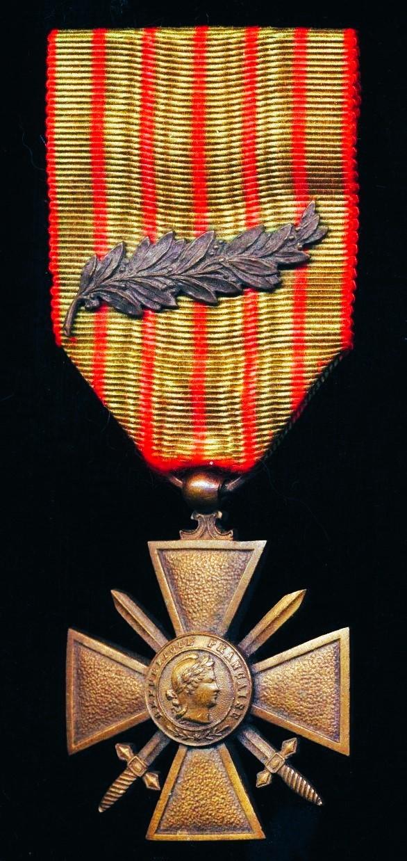 France: Cross of War 1914-1916 (Croix De Guerre 1914-1918). With 1 x bronze 'Palm' emblem. Reverse of cross dated 1914-1918