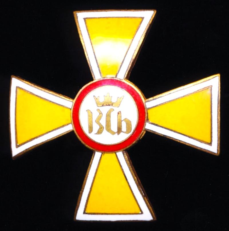 Poland: 17th Greater Poland Uhlan Regiment (Leszno) 1939. Gilt & enamel. Regimental badge to a Cavalry Regiment of the Polish Army