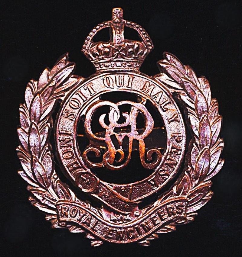 Royal Engineers. GV King's Crown 'Officer's Service Dress' (OSD) bronze cap badge. Die-struck fretted laurels with voided centre