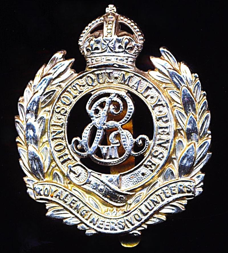 Royal Engineers (Volunteers). EDVII issue King's Crown die-struck white metal cap badge