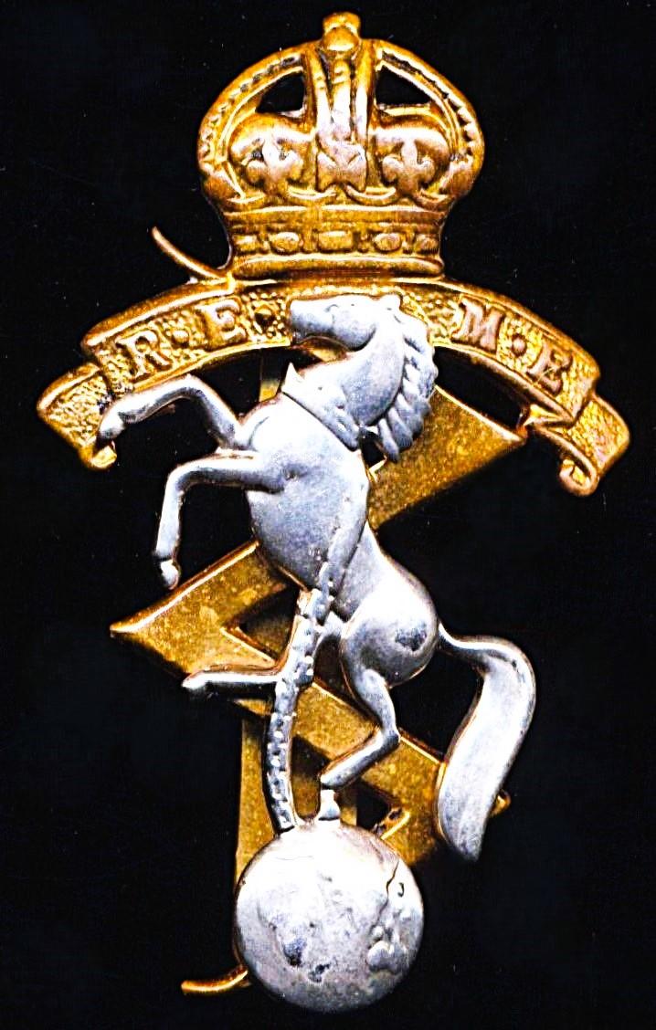 Royal Electrical and Mechanical Engineers (REME). Kings Crown bi-metal cap badge. Circa 1939-1952