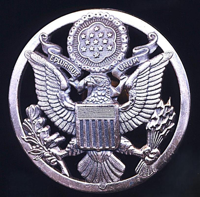 United States Air Force: Enlisted ranks 'Visor-Cap' white metal cap badge. Full-size