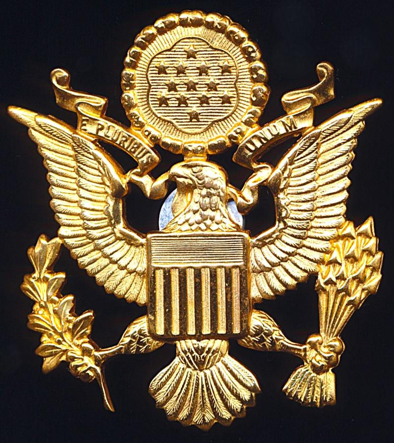 United States Army: Officers gilt 'Visor-Cap' cap badge. Full-size