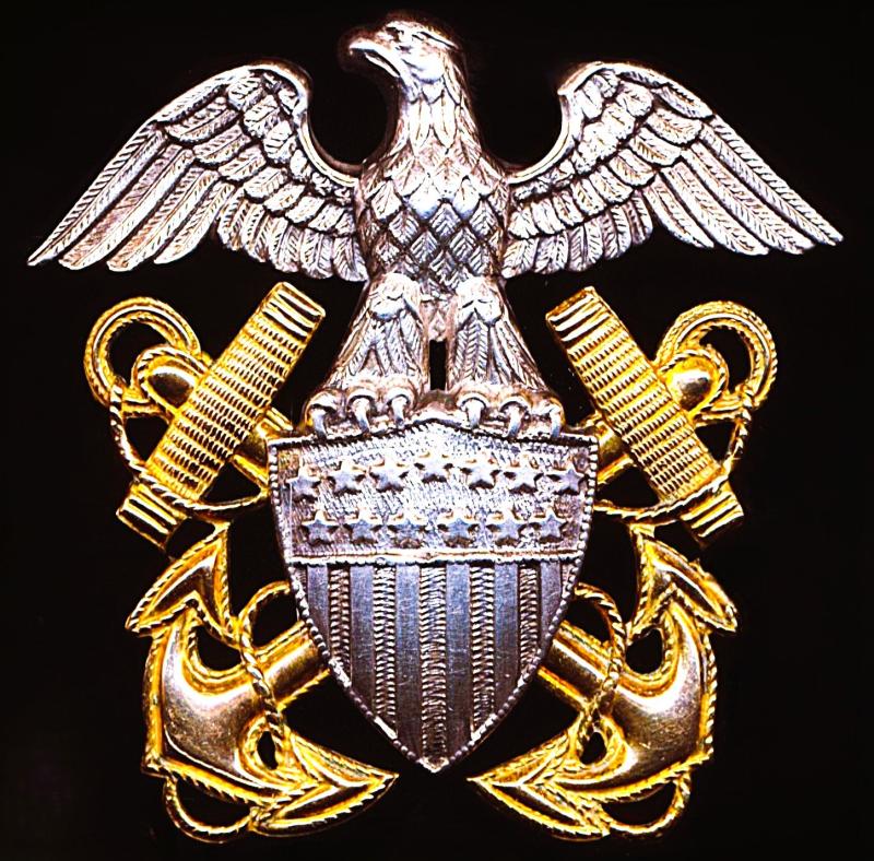 United States Navy: Officers bi-metal with gold plating 'Visor-cap' cap badge. Full-size