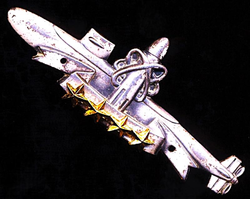 United States Navy: SSBN Deterrent Patrol Insignia. Silver (white metal) breast badge with '4 x Gold Stars'. Full-size