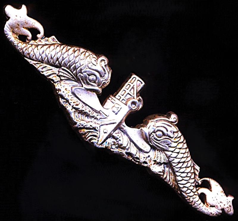 United States Navy: Submarine Warfare Insignia. Silver (marked Sterling) 'Enlisted Personnel breast' badge. Full-size