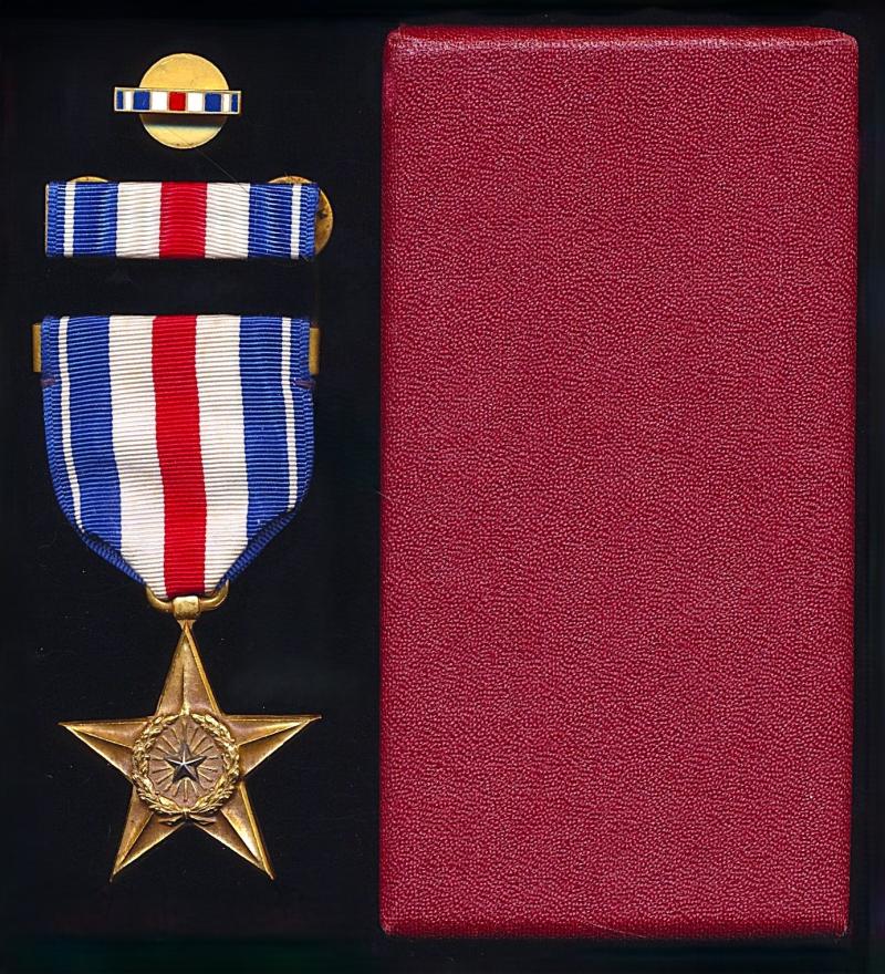 United States: Silver Star maroon / burgundy empty medal case of issue. Only awarded USN / USMC circa 1940-1942