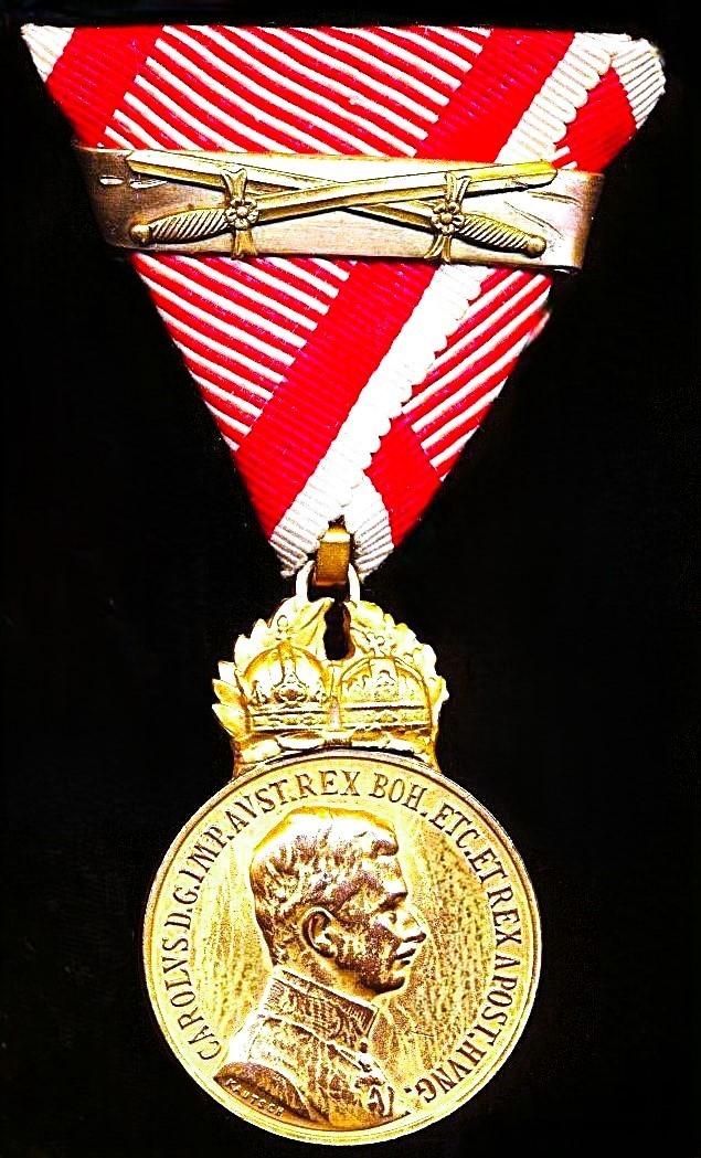 Austria (Empire): Military Merit Medal 'Signum Laudis'. Emperor Karl 1 obverse. Bronze gilt on 'Wartime' riband, with second award gilt bar with swords. 1917-18 issue