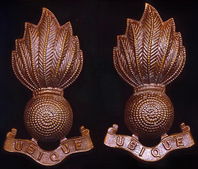 Royal Regiment of Artillery: Pair of Officer's large OSD bronze collar badges (also worn solo on Beret)