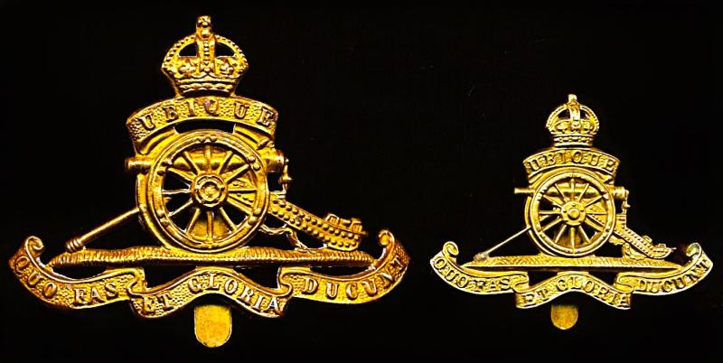 Royal Regiment of Artillery: Kings Crown gilding metal reduced-size cap badge for wear on the beret or forage cap