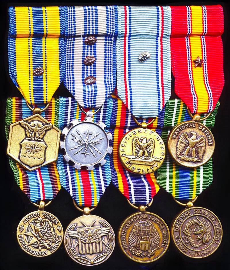 United States: Mounted Group of 8 Miniature Medals awarded to the United States Air Force