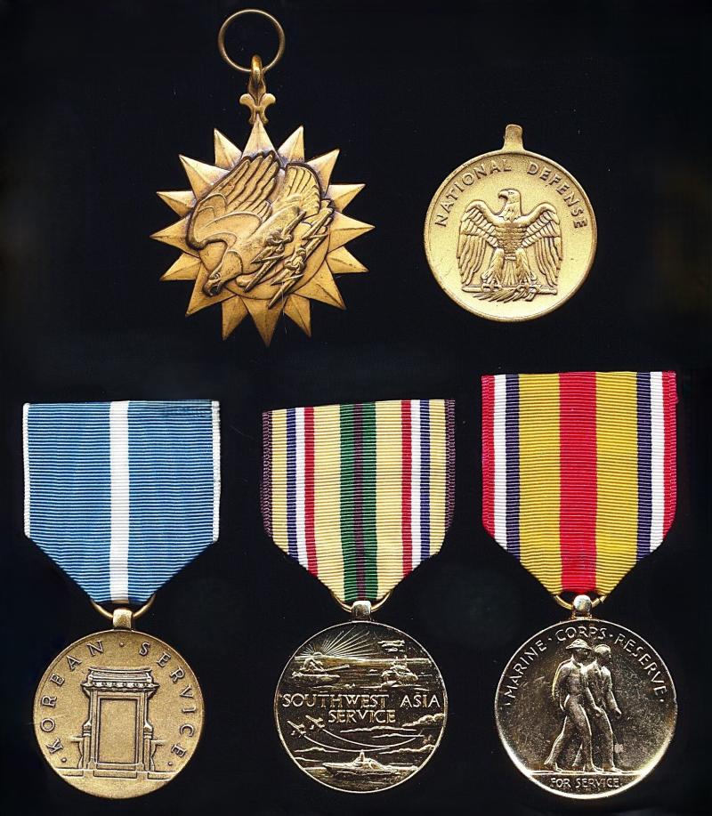 United States: A lot of 5 x mixed Decorations and Medals