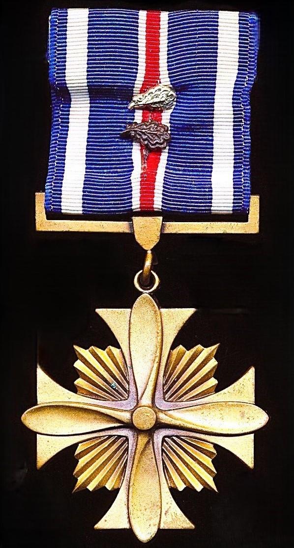 United States: Distinguished Flying Cross. With 1 x 'Silver' & 1 x 'Bronze' Oakleaf Clusters on riband. Circa 1970-1995