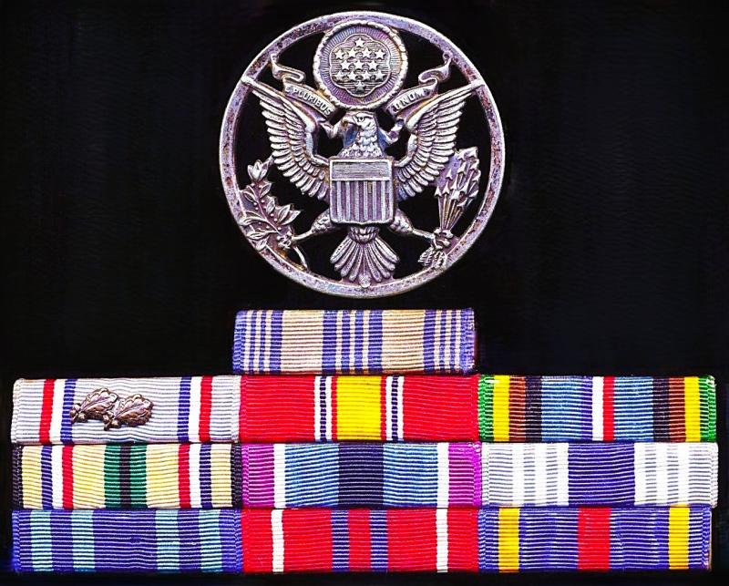 United Sates Air Force: Medal ribbon bar and Enlisted Ranks Cap Badge Lot