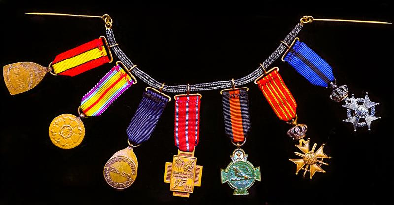 Belgium: An un-attributed contemporary Great War multi-decoration miniature medal group of 7:
