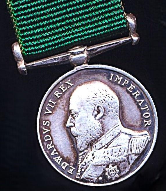United Kingdom: Volunteer Force Long Service Medal EDVII issue. Variant type with the King-Emperor wearing 'Naval Admiral's Uniform'. As awarded to United Kingdom volunteers