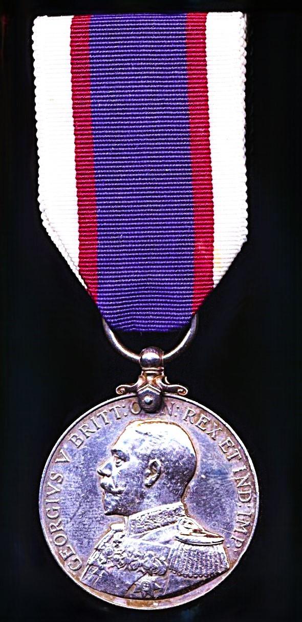 Royal Fleet Reserve Long Service & Good Conduct Medal. GV issue first type (SS-404938 (CH.B. 8616) E. W. Smith. L.Sto. R.F.R.)