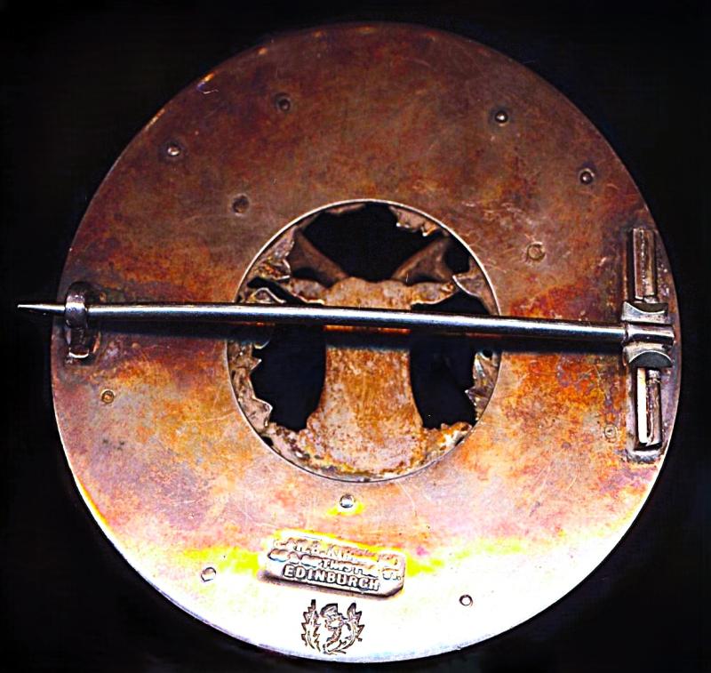 Gordon Highlanders: Officer's silver (not H/M) plaid brooch badge. Circa 1881-1915, with 'Kirkwood, Edinburgh' makers marks