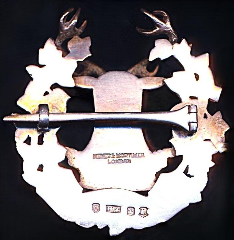 Gordon Highlanders: Officers Glengarry / Bonnet cap badge. Silver (hallmarked Edinburgh 1916)