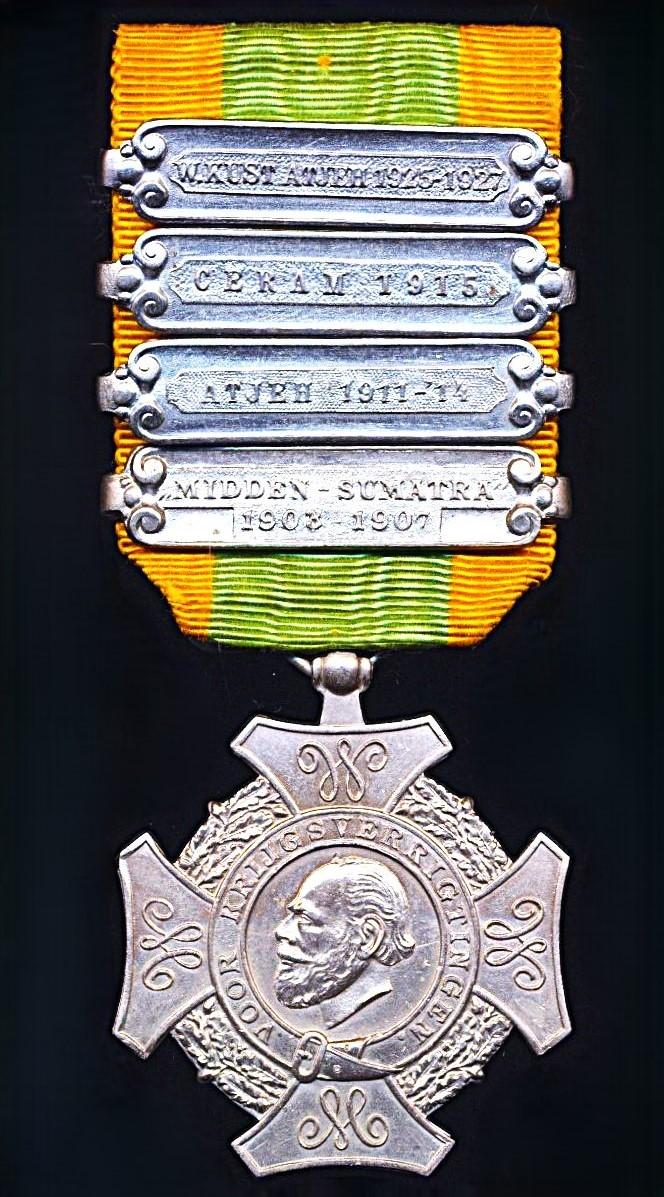 Netherlands Expeditions Cross (Expeditie-Kruis). 2nd Type Portrait Obverse. With 4 x clasps (or 'Gespen'). 'Midden Sumatra 1903-1907', 'Atjeh 1911-'14', 'Ceram 1915' & 'W. Kust Atjeh 1925-1927'
