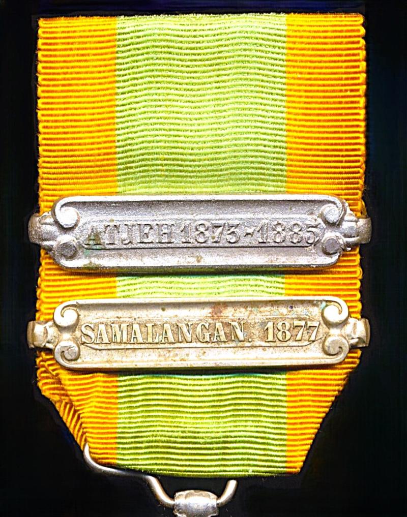 Netherlands Expeditions Cross (Expeditie-Kruis). 1st Type Portrait Obverse. With 2 x clasps (or 'Gespen') 'Atjeh 1875-1885' & 'Samalangan 1877'