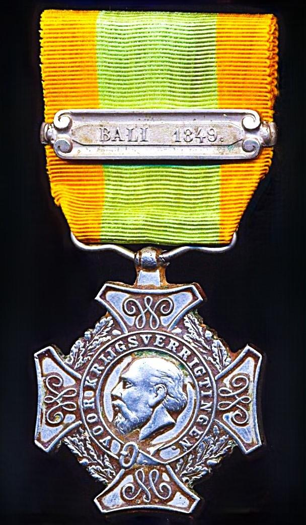 Netherlands Expeditions Cross (Expeditie-Kruis). 1st Type Portrait Obverse. With 1 x clasp (or 'Gespen') 'Bali 1849'