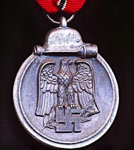 Germany (Third Reich): Winter Battle in the East 1941-2 (Ostmedaille). With maker mark '25'. Popularly referred to as the 'Eastern Front Medal', or 'Winter War Medal'