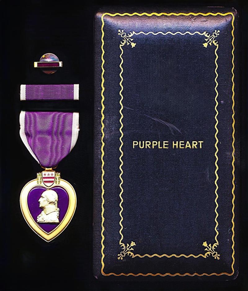 United States: Purple Heart Medal. A cased Second World War issue 'Set'. Circa issue 1945-1965 (including Second World War, Korean War and early Vietnam War)