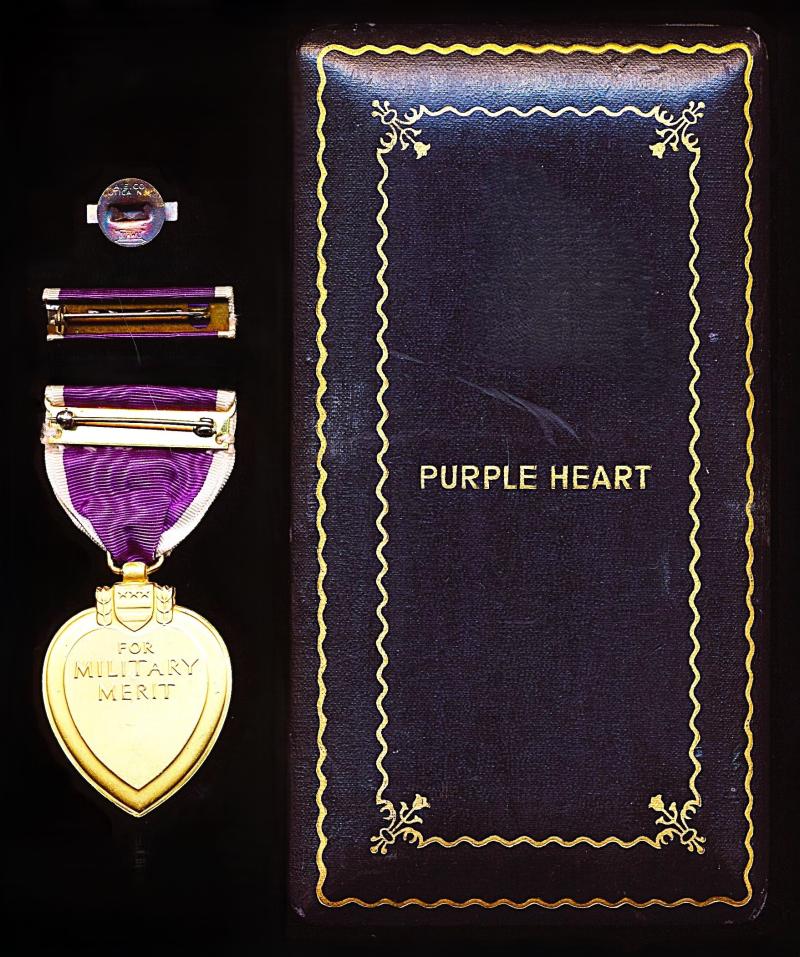 United States: Purple Heart Medal. A cased Second World War issue 'Set'. Circa issue 1945-1965 (including Second World War, Korean War and early Vietnam War)