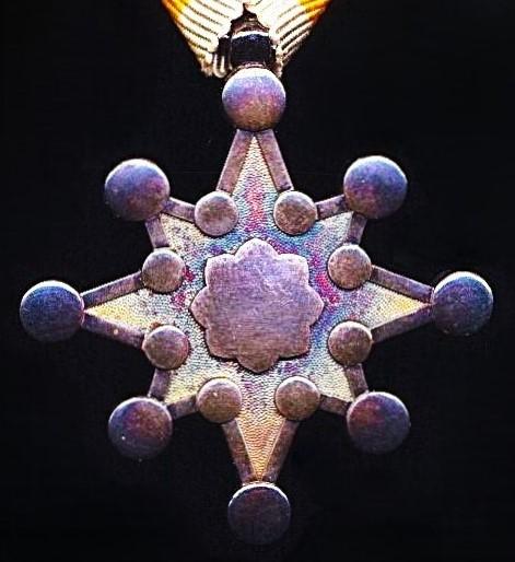 Japan (Showa era): Order of the Sacred Treasure. 8th Class breast badge. A cased set