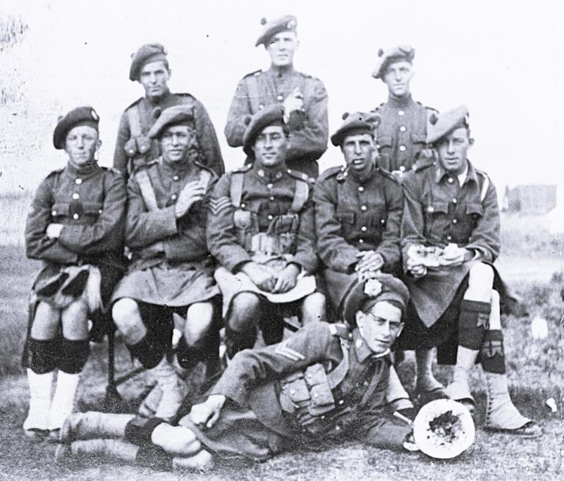 Union of South Africa: Cape Town Highlanders. Pair of facing bi-metal collar badges. Circa 1913-1945