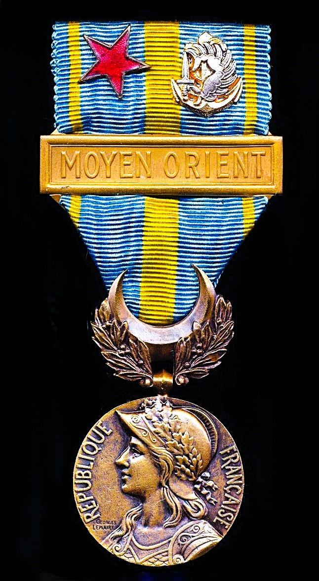 France: Middle-Eastern Campaign Medal (Medaille Commemorative des Operations du Moyen-Orient 1956 avec etoile blesses). Clasp 'Moyen Orient', a 'Wound Star' emblem, & 'Para' regimental insignia of  6th Marine Infantry Parachute Regiment, or 6e RPIMa