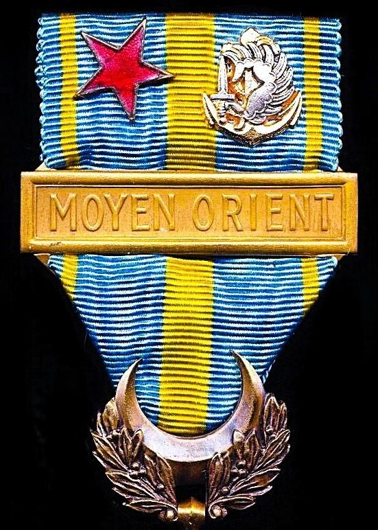 France: Middle-Eastern Campaign Medal (Medaille Commemorative des Operations du Moyen-Orient 1956 avec etoile blesses). Clasp 'Moyen Orient', a 'Wound Star' emblem, & 'Para' regimental insignia of 6th Marine Infantry Parachute Regiment, or 6e RPIMa